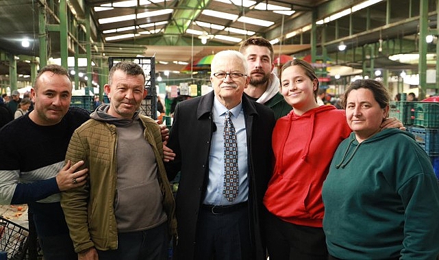 Başkan Deveciler Pazar Esnafıyla Buluştu