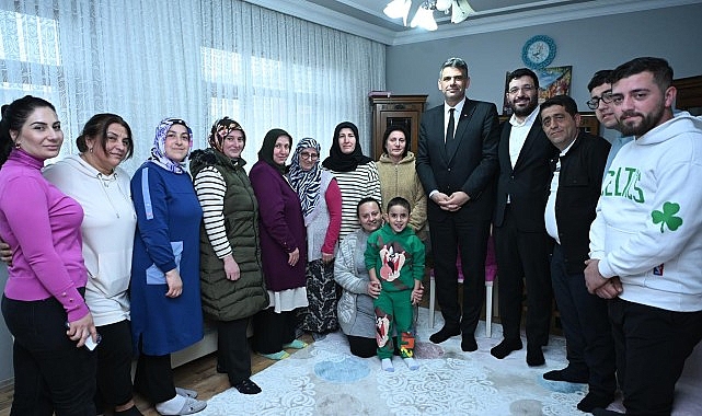 Kocaman, haneleri geziyor