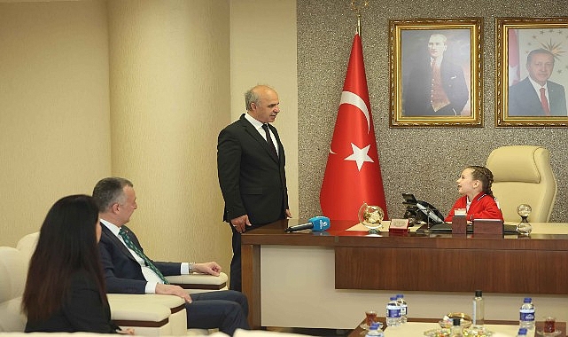 Başkan Büyükakın geleneği bozmadı: Çocuk Bayramı’nda Başkan Damla oldu